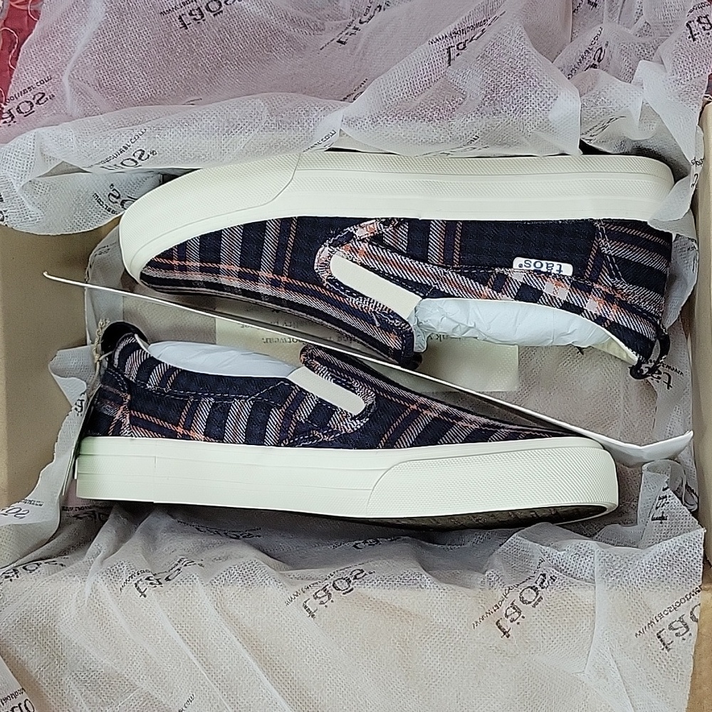NWT- TAOS Footwear ‘Rubber Sole’ Slip On Canvas Sneaker - Picture 5 of 13